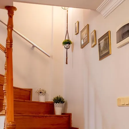 Spacious Detached House With Garden In Izmir *