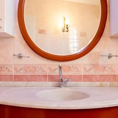 Spacious Detached House With Garden In Izmir Apartment *