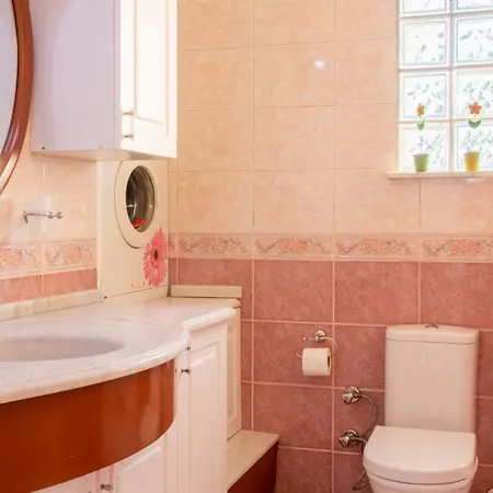 Spacious Detached House With Garden In Izmir